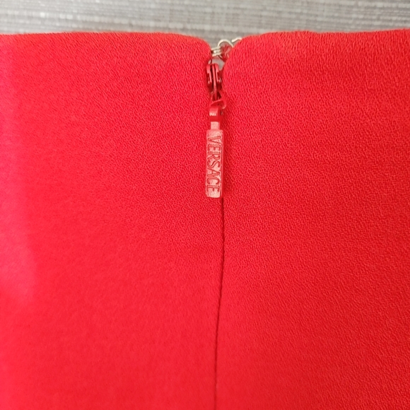Versace Red Pencil Skirt sz Italian 40 : US 4/6 with Button Detail & Logo Lining - Picture 7 of 8